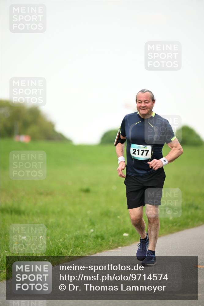 10.05.2026 - 8. Wedeler Halbmarathon Dr. Thomas Lammeyer http://msf.ph/oto/9714574 10.05.2026 12:21:33 Laufen 2177 meine-sportfotos.de