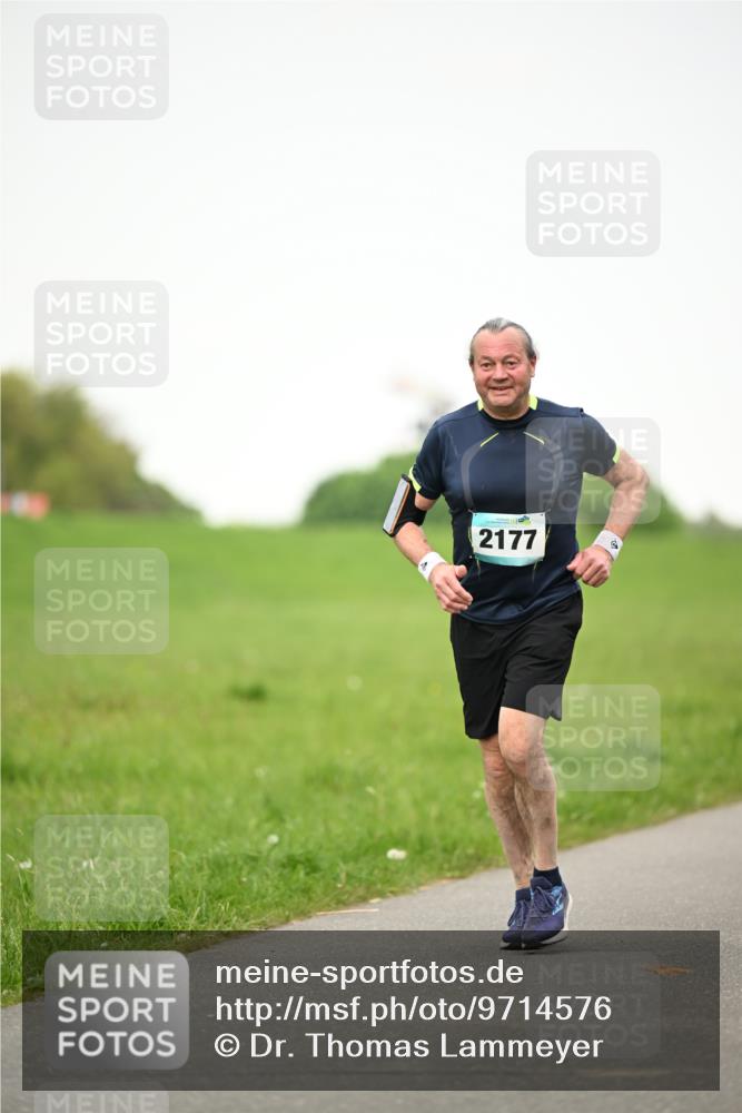 10.05.2026 - 8. Wedeler Halbmarathon Dr. Thomas Lammeyer http://msf.ph/oto/9714576 10.05.2026 12:21:33 Laufen 2177 meine-sportfotos.de