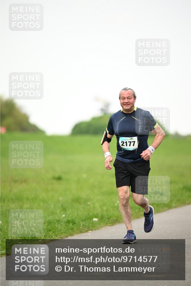 10.05.2026 - 8. Wedeler Halbmarathon Dr. Thomas Lammeyer http://msf.ph/oto/9714577 10.05.2026 12:21:32 Laufen 2177 meine-sportfotos.de