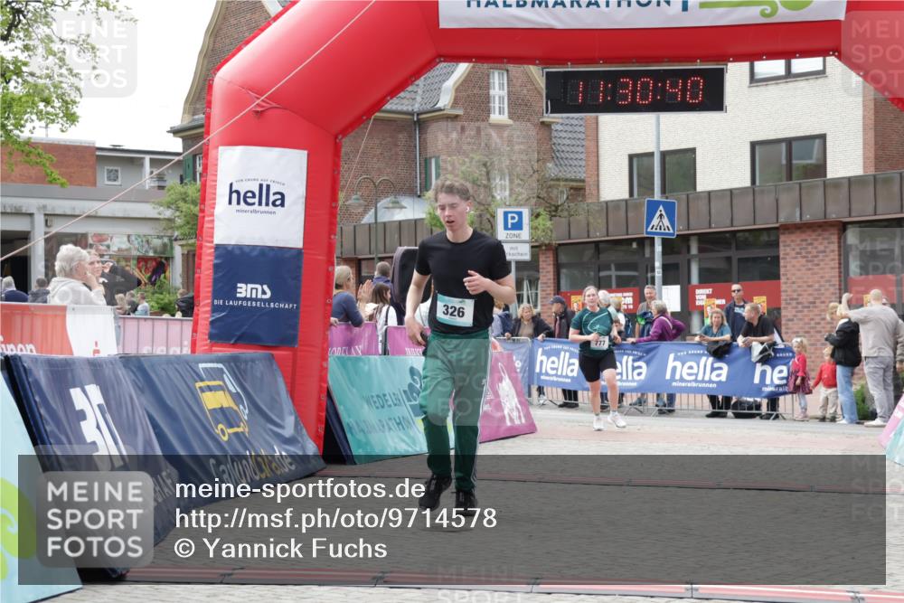 10.05.2026 - 8. Wedeler Halbmarathon Yannick Fuchs http://msf.ph/oto/9714578 10.05.2026 11:30:39 Ziel 326, 341, 626, 777 meine-sportfotos.de