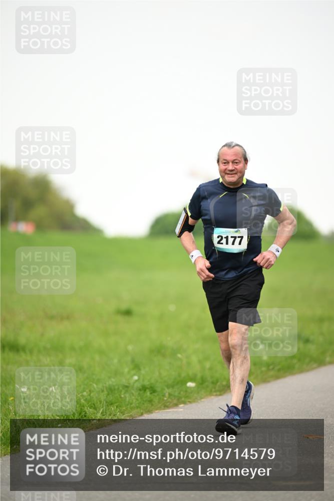 10.05.2026 - 8. Wedeler Halbmarathon Dr. Thomas Lammeyer http://msf.ph/oto/9714579 10.05.2026 12:21:33 Laufen 2177 meine-sportfotos.de