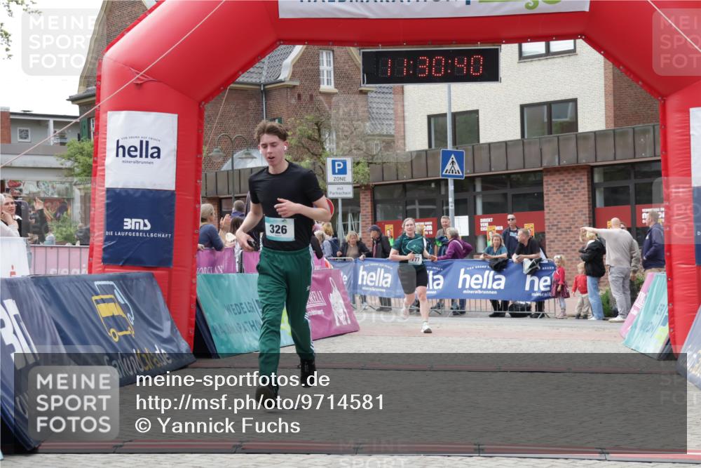 10.05.2026 - 8. Wedeler Halbmarathon Yannick Fuchs http://msf.ph/oto/9714581 10.05.2026 11:30:39 Ziel 326, 341, 626, 777 meine-sportfotos.de