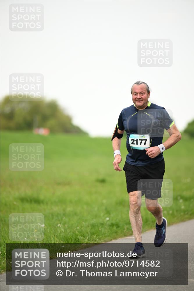 10.05.2026 - 8. Wedeler Halbmarathon Dr. Thomas Lammeyer http://msf.ph/oto/9714582 10.05.2026 12:21:33 Laufen 2177 meine-sportfotos.de