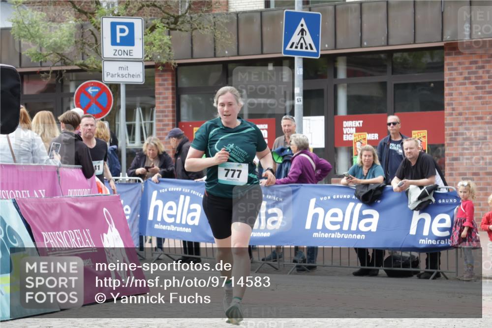 10.05.2026 - 8. Wedeler Halbmarathon Yannick Fuchs http://msf.ph/oto/9714583 10.05.2026 11:30:40 Ziel 326, 341, 777 meine-sportfotos.de