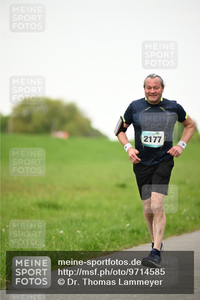 10.05.2026 - 8. Wedeler Halbmarathon Dr. Thomas Lammeyer http://msf.ph/oto/9714585 10.05.2026 12:21:33 Laufen 2177 meine-sportfotos.de