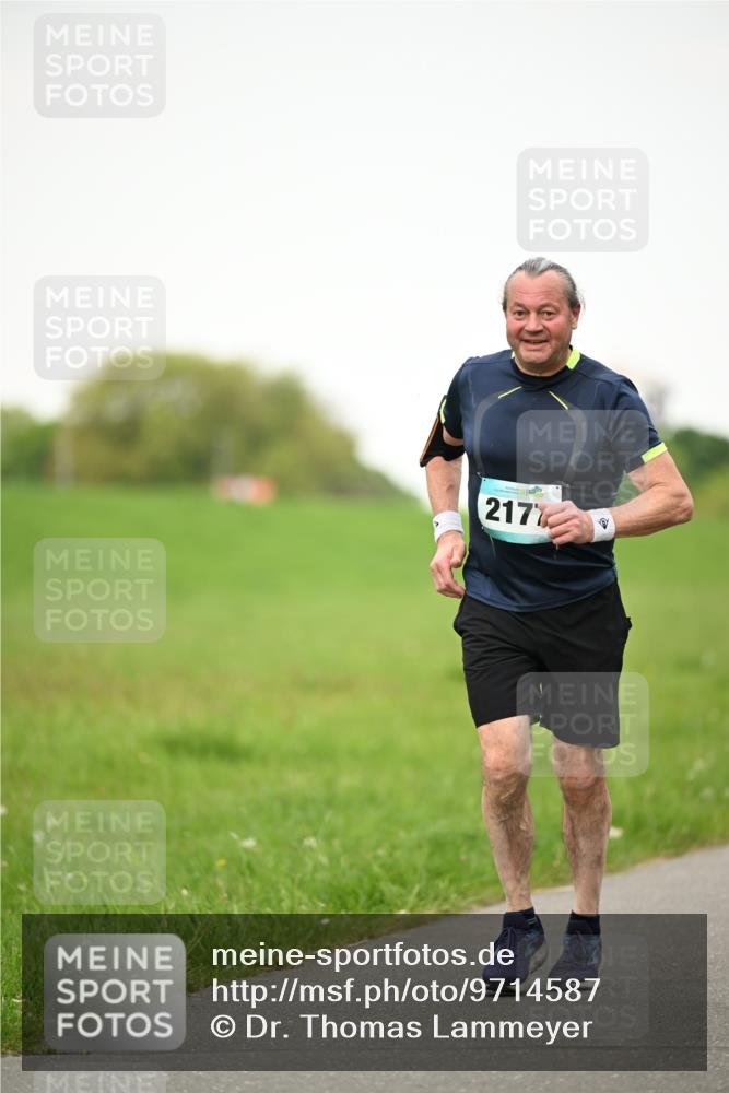 10.05.2026 - 8. Wedeler Halbmarathon Dr. Thomas Lammeyer http://msf.ph/oto/9714587 10.05.2026 12:21:34 Laufen 2177 meine-sportfotos.de