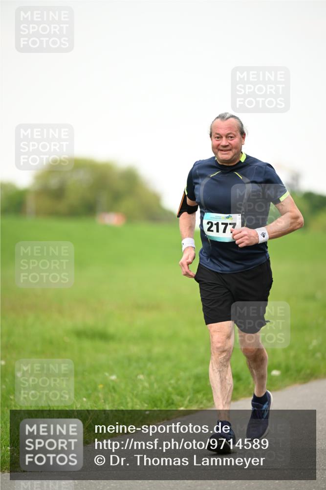 10.05.2026 - 8. Wedeler Halbmarathon Dr. Thomas Lammeyer http://msf.ph/oto/9714589 10.05.2026 12:21:34 Laufen 2177 meine-sportfotos.de