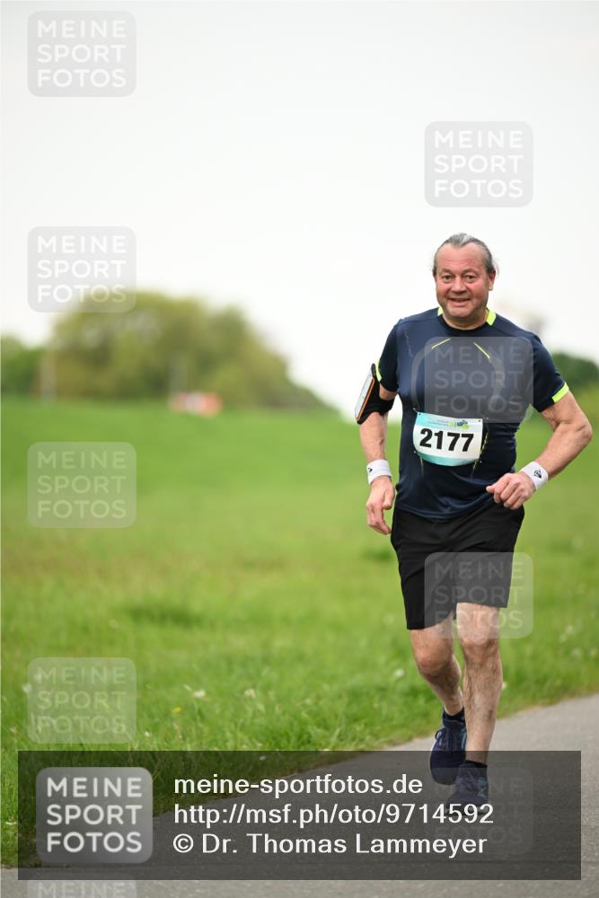 10.05.2026 - 8. Wedeler Halbmarathon Dr. Thomas Lammeyer http://msf.ph/oto/9714592 10.05.2026 12:21:34 Laufen 2177 meine-sportfotos.de