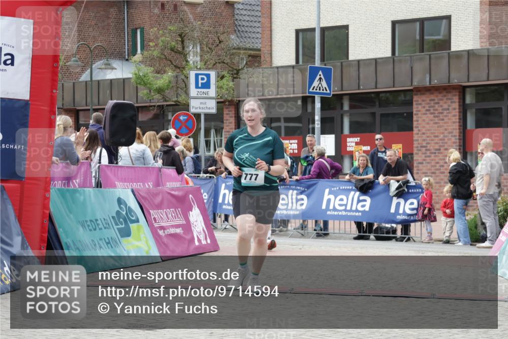 10.05.2026 - 8. Wedeler Halbmarathon Yannick Fuchs http://msf.ph/oto/9714594 10.05.2026 11:30:41 Ziel 326, 341, 777 meine-sportfotos.de