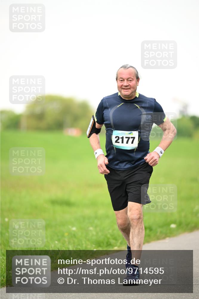 10.05.2026 - 8. Wedeler Halbmarathon Dr. Thomas Lammeyer http://msf.ph/oto/9714595 10.05.2026 12:21:34 Laufen 2177 meine-sportfotos.de