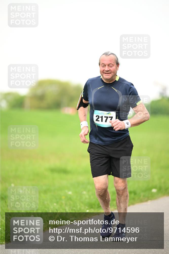 10.05.2026 - 8. Wedeler Halbmarathon Dr. Thomas Lammeyer http://msf.ph/oto/9714596 10.05.2026 12:21:34 Laufen 2177 meine-sportfotos.de