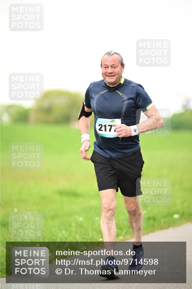 10.05.2026 - 8. Wedeler Halbmarathon Dr. Thomas Lammeyer http://msf.ph/oto/9714598 10.05.2026 12:21:34 Laufen 1206, 2177 meine-sportfotos.de
