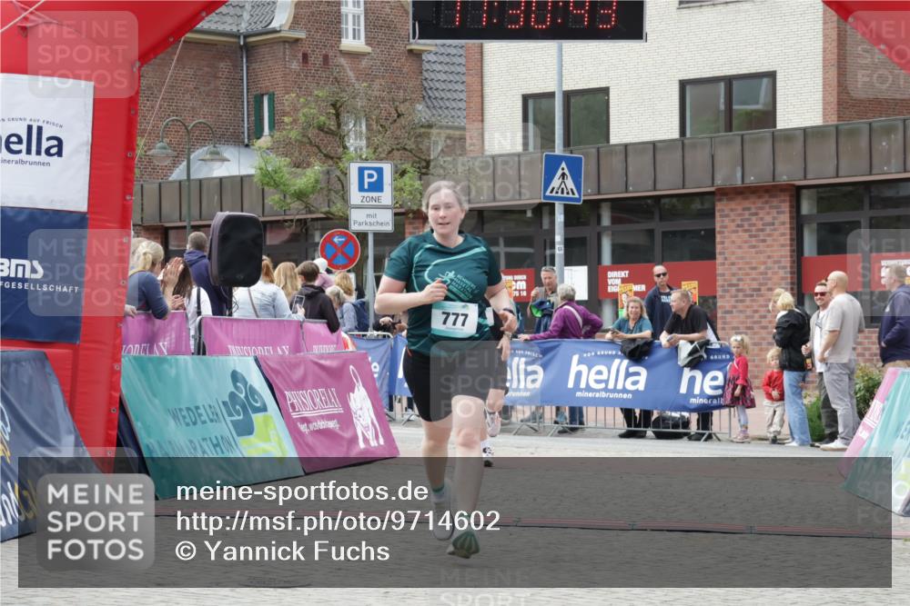 10.05.2026 - 8. Wedeler Halbmarathon Yannick Fuchs http://msf.ph/oto/9714602 10.05.2026 11:30:42 Ziel 326, 341, 777, 2007 meine-sportfotos.de