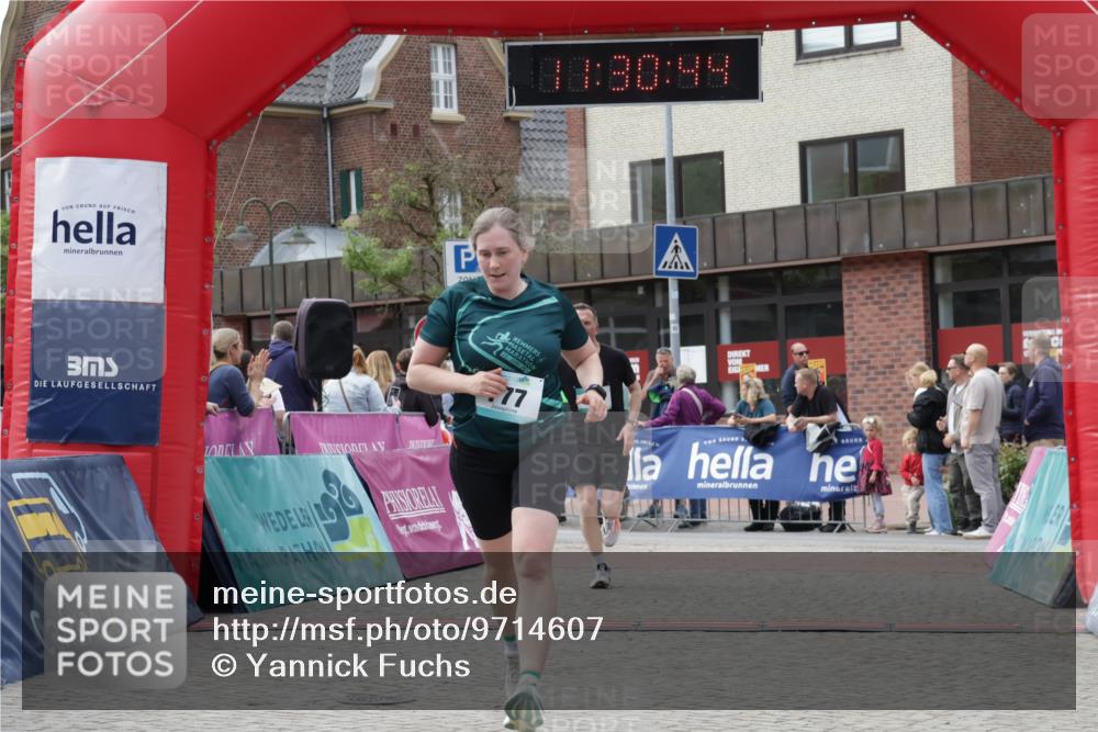 10.05.2026 - 8. Wedeler Halbmarathon Yannick Fuchs http://msf.ph/oto/9714607 10.05.2026 11:30:42 Ziel 326, 341, 777, 2007 meine-sportfotos.de