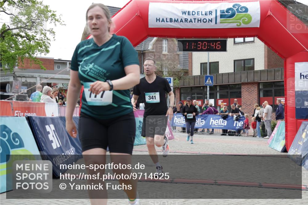 10.05.2026 - 8. Wedeler Halbmarathon Yannick Fuchs http://msf.ph/oto/9714625 10.05.2026 11:30:45 Ziel 341, 777, 2007 meine-sportfotos.de