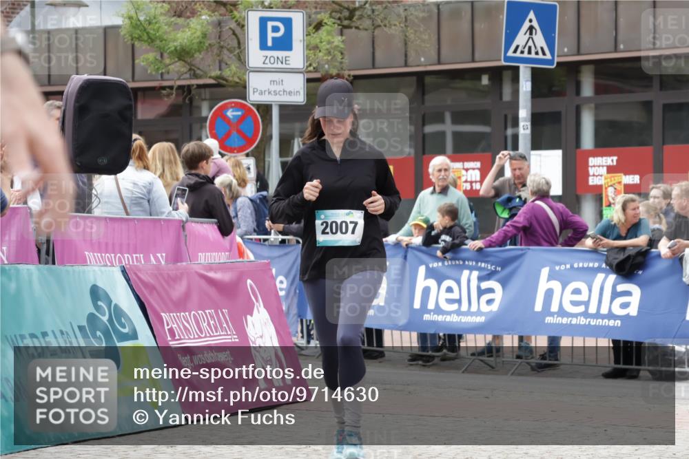 10.05.2026 - 8. Wedeler Halbmarathon Yannick Fuchs http://msf.ph/oto/9714630 10.05.2026 11:30:46 Ziel 341, 777, 2007 meine-sportfotos.de