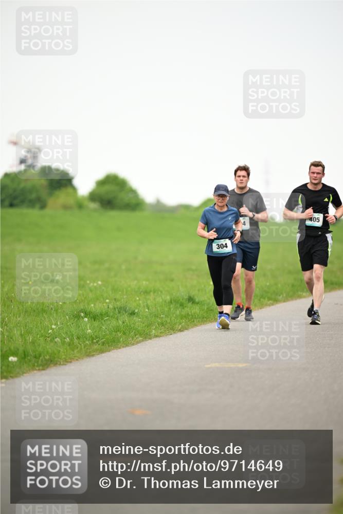 10.05.2026 - 8. Wedeler Halbmarathon Dr. Thomas Lammeyer http://msf.ph/oto/9714649 10.05.2026 12:21:49 Laufen 304, 405 meine-sportfotos.de