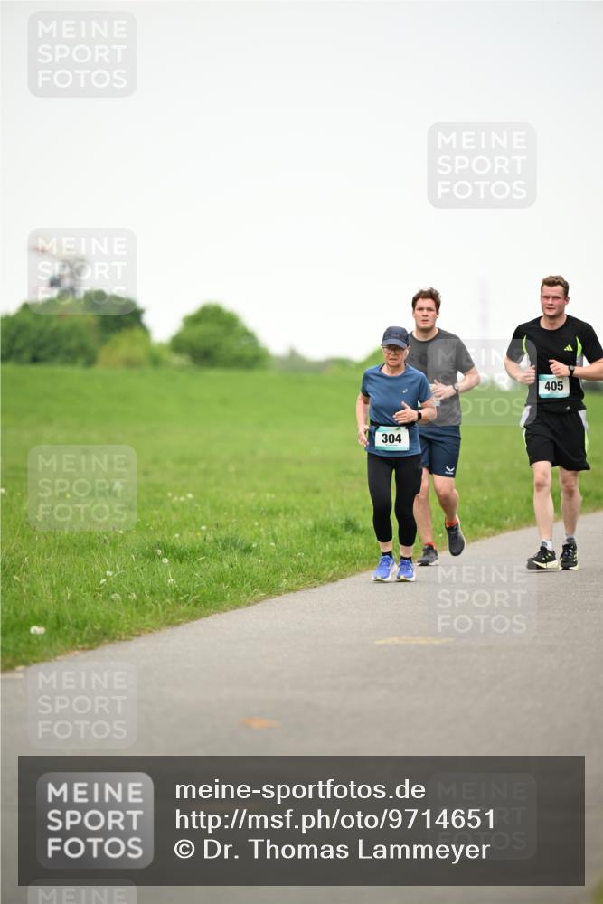 10.05.2026 - 8. Wedeler Halbmarathon Dr. Thomas Lammeyer http://msf.ph/oto/9714651 10.05.2026 12:21:50 Laufen 304, 405 meine-sportfotos.de