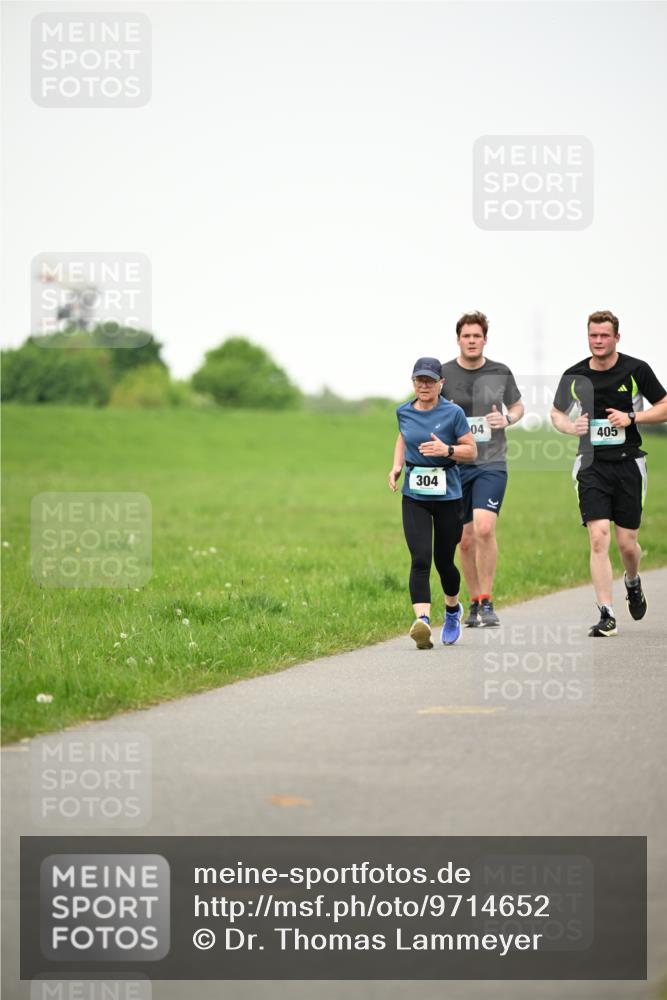 10.05.2026 - 8. Wedeler Halbmarathon Dr. Thomas Lammeyer http://msf.ph/oto/9714652 10.05.2026 12:21:50 Laufen 304, 405 meine-sportfotos.de