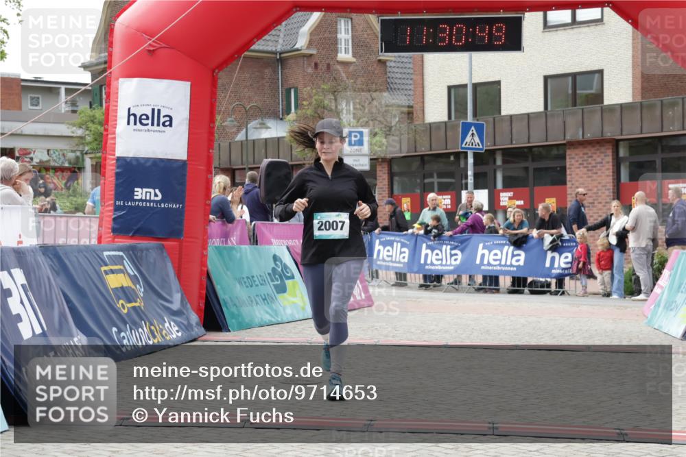 10.05.2026 - 8. Wedeler Halbmarathon Yannick Fuchs http://msf.ph/oto/9714653 10.05.2026 11:30:47 Ziel 341, 777, 2007 meine-sportfotos.de