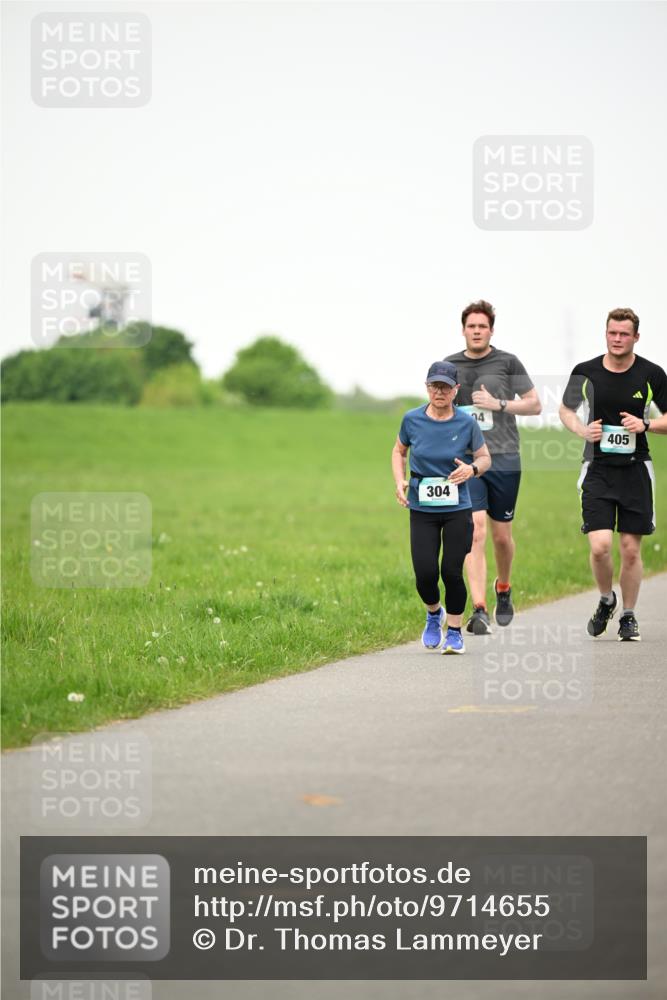 10.05.2026 - 8. Wedeler Halbmarathon Dr. Thomas Lammeyer http://msf.ph/oto/9714655 10.05.2026 12:21:50 Laufen 304, 405 meine-sportfotos.de
