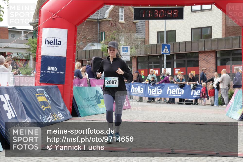 10.05.2026 - 8. Wedeler Halbmarathon Yannick Fuchs http://msf.ph/oto/9714656 10.05.2026 11:30:47 Ziel 341, 777, 2007 meine-sportfotos.de