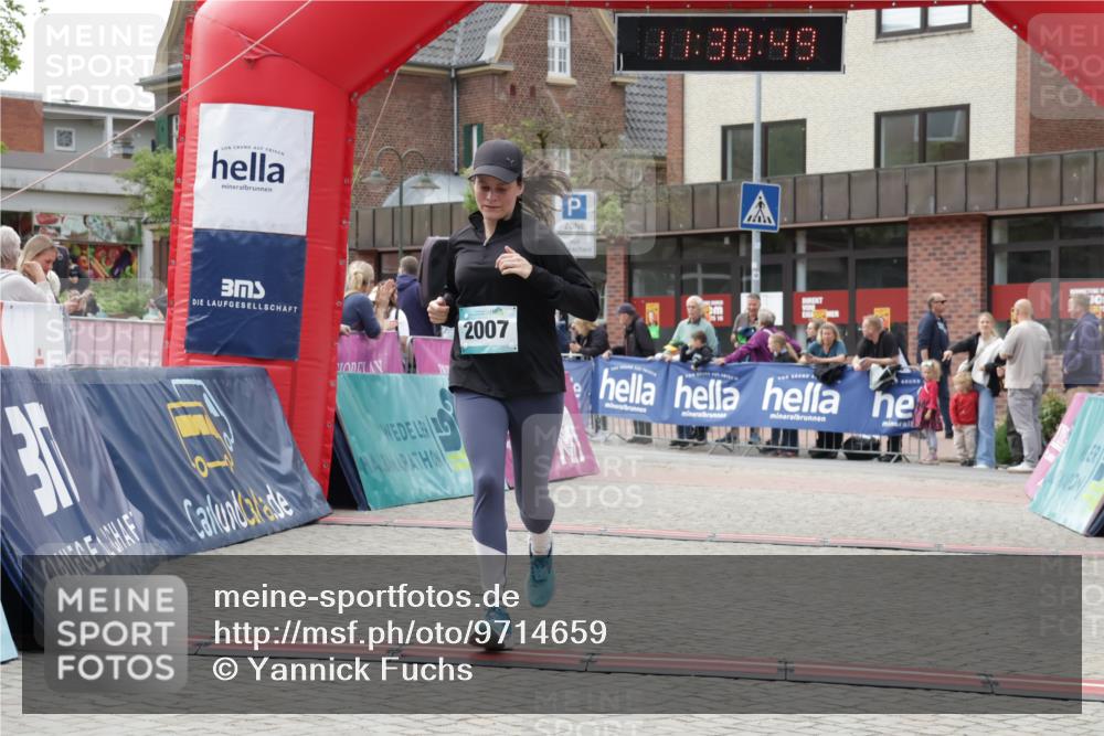 10.05.2026 - 8. Wedeler Halbmarathon Yannick Fuchs http://msf.ph/oto/9714659 10.05.2026 11:30:48 Ziel 341, 777, 2007 meine-sportfotos.de