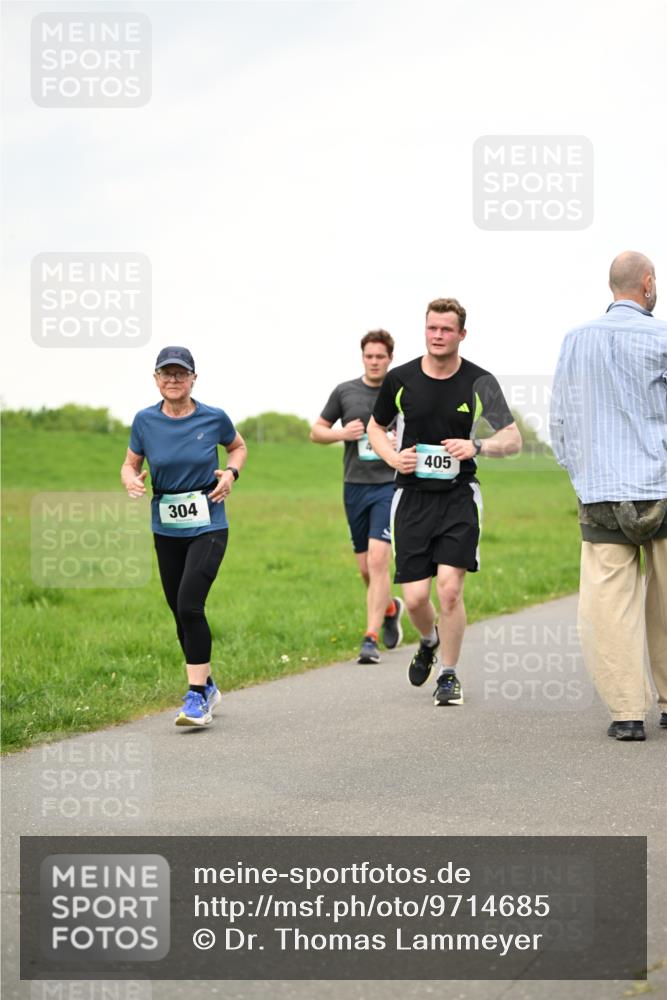 10.05.2026 - 8. Wedeler Halbmarathon Dr. Thomas Lammeyer http://msf.ph/oto/9714685 10.05.2026 12:21:59 Laufen 304, 405 meine-sportfotos.de