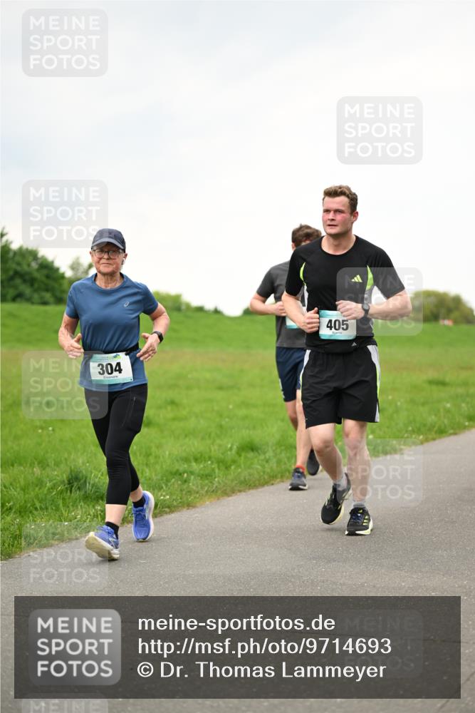 10.05.2026 - 8. Wedeler Halbmarathon Dr. Thomas Lammeyer http://msf.ph/oto/9714693 10.05.2026 12:22:00 Laufen 304, 405 meine-sportfotos.de