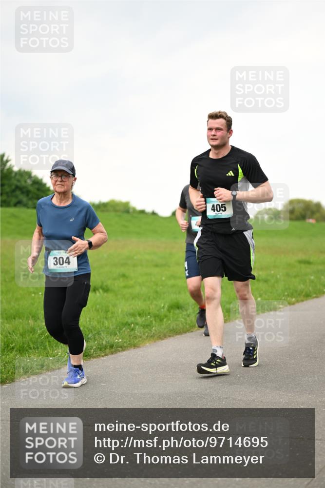 10.05.2026 - 8. Wedeler Halbmarathon Dr. Thomas Lammeyer http://msf.ph/oto/9714695 10.05.2026 12:22:00 Laufen 304, 405 meine-sportfotos.de