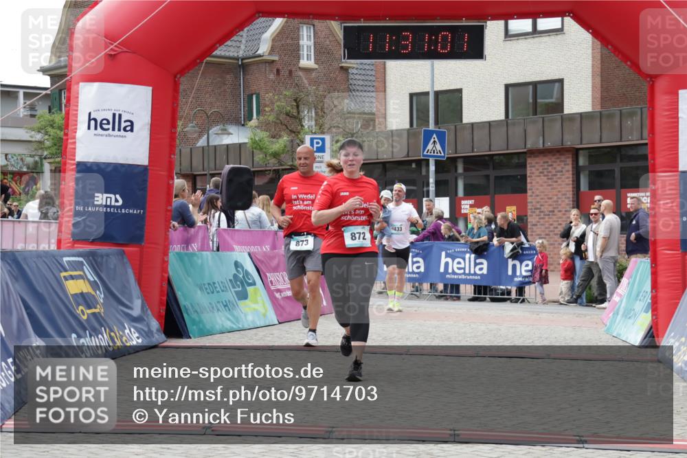 10.05.2026 - 8. Wedeler Halbmarathon Yannick Fuchs http://msf.ph/oto/9714703 10.05.2026 11:30:59 Ziel 433, 872, 873, 2154 meine-sportfotos.de