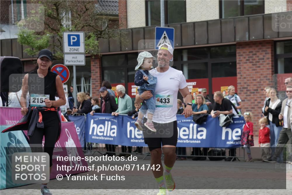 10.05.2026 - 8. Wedeler Halbmarathon Yannick Fuchs http://msf.ph/oto/9714742 10.05.2026 11:31:02 Ziel 433, 872, 873, 910, 2154 meine-sportfotos.de