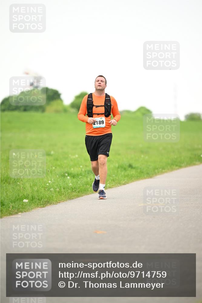 10.05.2026 - 8. Wedeler Halbmarathon Dr. Thomas Lammeyer http://msf.ph/oto/9714759 10.05.2026 12:23:29 Laufen 2189 meine-sportfotos.de