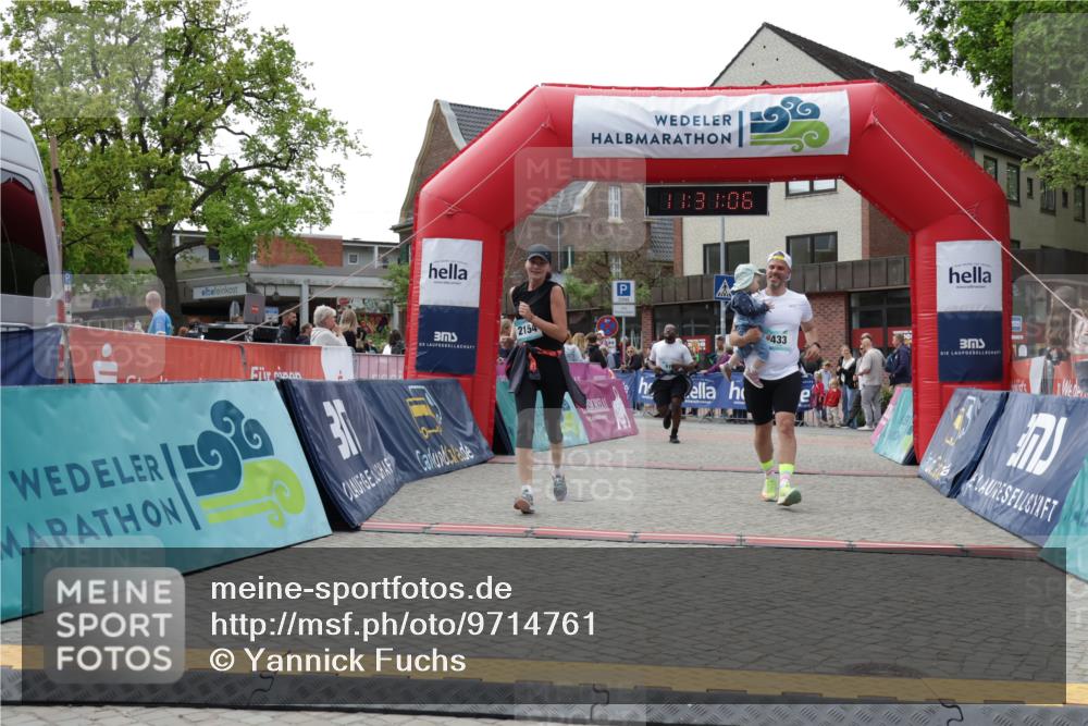10.05.2026 - 8. Wedeler Halbmarathon Yannick Fuchs http://msf.ph/oto/9714761 10.05.2026 11:31:04 Ziel 433, 872, 873, 910, 981, 2154 meine-sportfotos.de