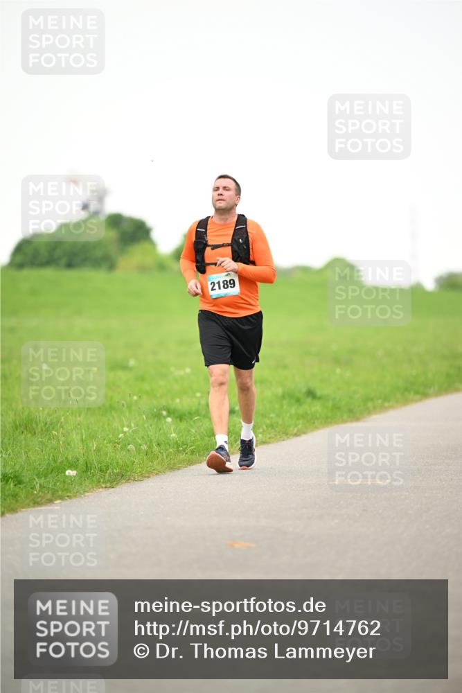 10.05.2026 - 8. Wedeler Halbmarathon Dr. Thomas Lammeyer http://msf.ph/oto/9714762 10.05.2026 12:23:29 Laufen 2189 meine-sportfotos.de
