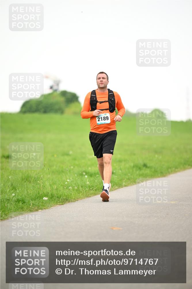 10.05.2026 - 8. Wedeler Halbmarathon Dr. Thomas Lammeyer http://msf.ph/oto/9714767 10.05.2026 12:23:30 Laufen 2189 meine-sportfotos.de
