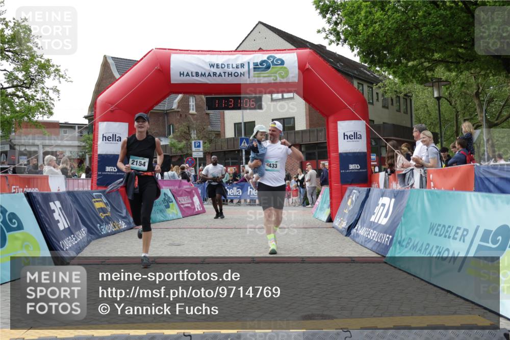 10.05.2026 - 8. Wedeler Halbmarathon Yannick Fuchs http://msf.ph/oto/9714769 10.05.2026 11:31:05 Ziel 433, 873, 910, 981, 2154 meine-sportfotos.de