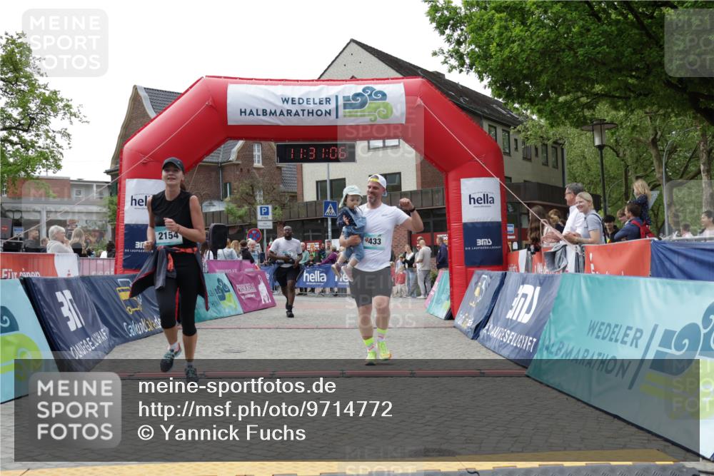 10.05.2026 - 8. Wedeler Halbmarathon Yannick Fuchs http://msf.ph/oto/9714772 10.05.2026 11:31:05 Ziel 433, 873, 910, 981, 2154 meine-sportfotos.de
