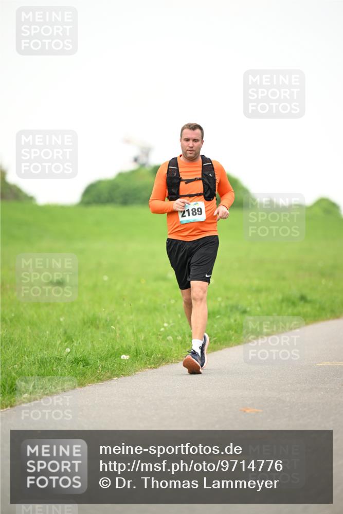 10.05.2026 - 8. Wedeler Halbmarathon Dr. Thomas Lammeyer http://msf.ph/oto/9714776 10.05.2026 12:23:30 Laufen 2189 meine-sportfotos.de