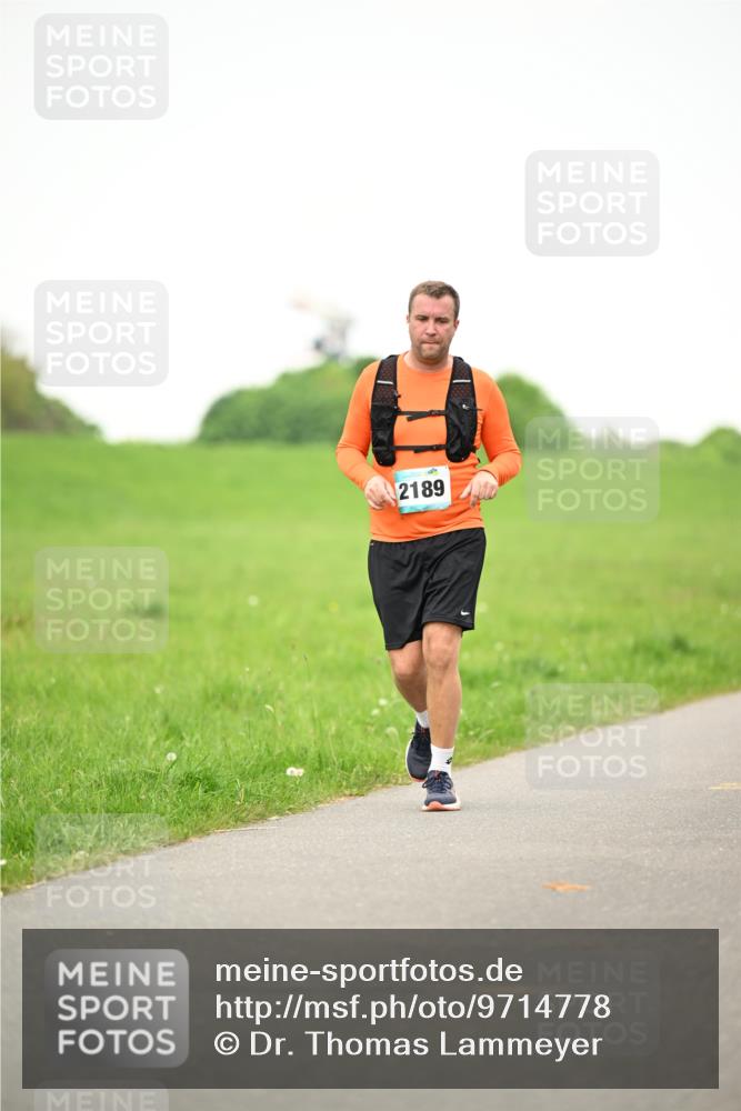 10.05.2026 - 8. Wedeler Halbmarathon Dr. Thomas Lammeyer http://msf.ph/oto/9714778 10.05.2026 12:23:31 Laufen 2189 meine-sportfotos.de