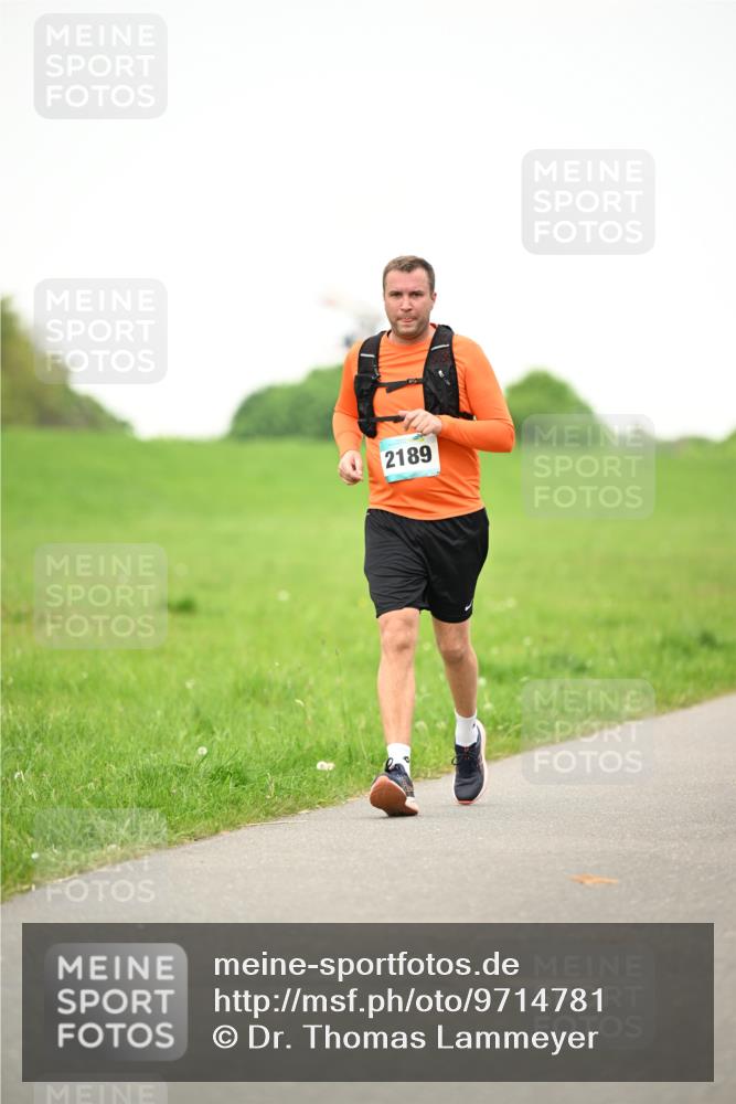 10.05.2026 - 8. Wedeler Halbmarathon Dr. Thomas Lammeyer http://msf.ph/oto/9714781 10.05.2026 12:23:31 Laufen 2189 meine-sportfotos.de