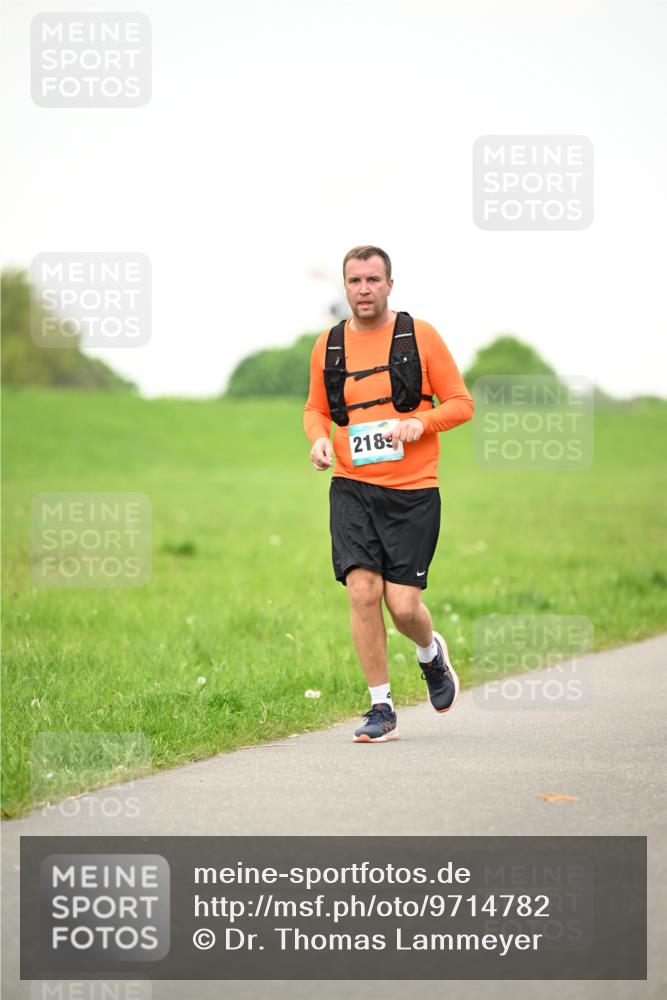 10.05.2026 - 8. Wedeler Halbmarathon Dr. Thomas Lammeyer http://msf.ph/oto/9714782 10.05.2026 12:23:31 Laufen 2189 meine-sportfotos.de