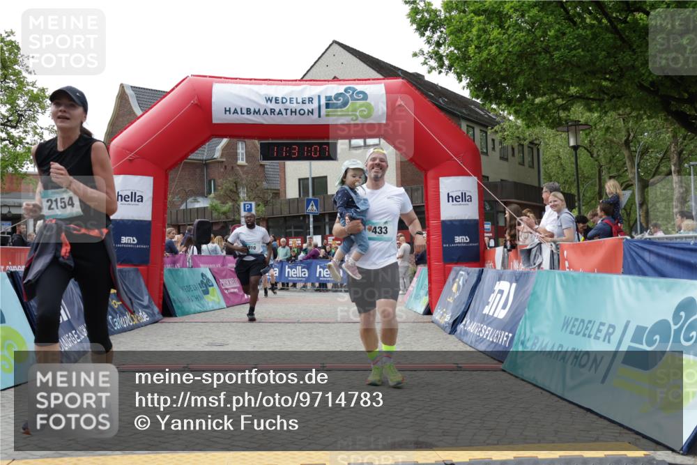 10.05.2026 - 8. Wedeler Halbmarathon Yannick Fuchs http://msf.ph/oto/9714783 10.05.2026 11:31:05 Ziel 433, 873, 910, 981, 2154 meine-sportfotos.de
