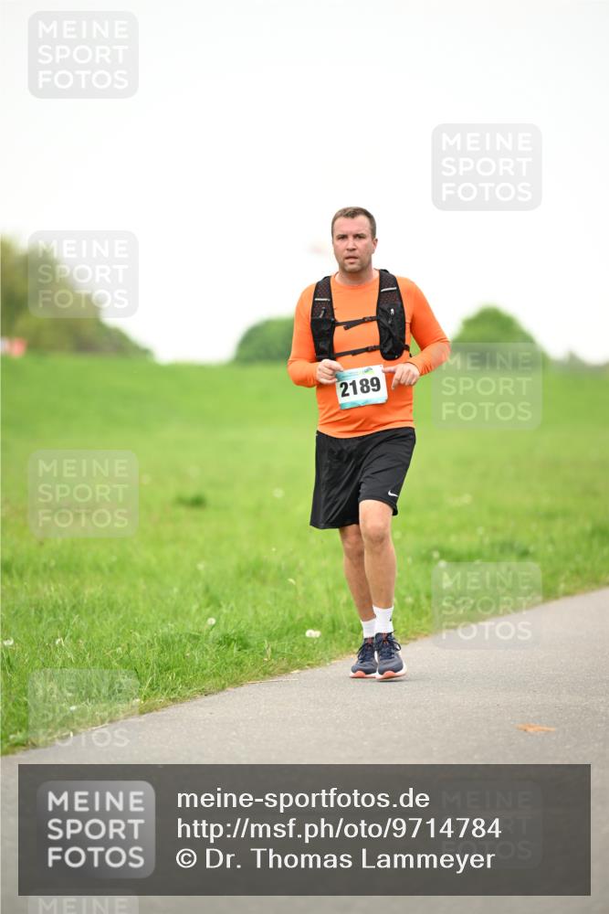 10.05.2026 - 8. Wedeler Halbmarathon Dr. Thomas Lammeyer http://msf.ph/oto/9714784 10.05.2026 12:23:31 Laufen 2189 meine-sportfotos.de