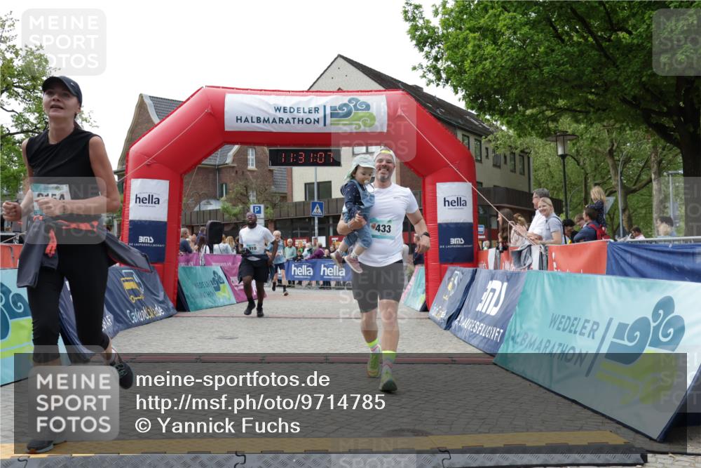 10.05.2026 - 8. Wedeler Halbmarathon Yannick Fuchs http://msf.ph/oto/9714785 10.05.2026 11:31:06 Ziel 433, 852, 910, 981, 2154 meine-sportfotos.de