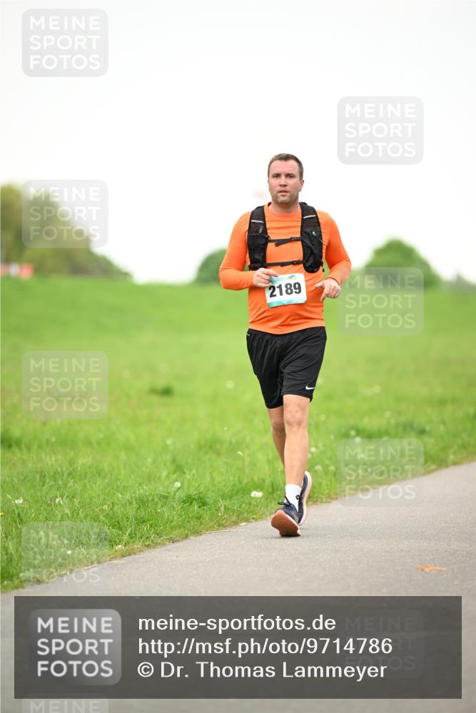 10.05.2026 - 8. Wedeler Halbmarathon Dr. Thomas Lammeyer http://msf.ph/oto/9714786 10.05.2026 12:23:31 Laufen 2189 meine-sportfotos.de