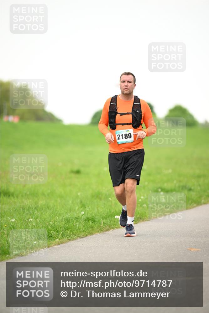 10.05.2026 - 8. Wedeler Halbmarathon Dr. Thomas Lammeyer http://msf.ph/oto/9714787 10.05.2026 12:23:31 Laufen 2189 meine-sportfotos.de