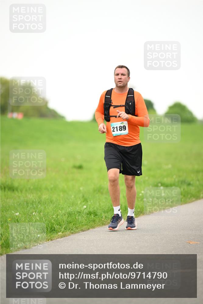 10.05.2026 - 8. Wedeler Halbmarathon Dr. Thomas Lammeyer http://msf.ph/oto/9714790 10.05.2026 12:23:32 Laufen 2189 meine-sportfotos.de
