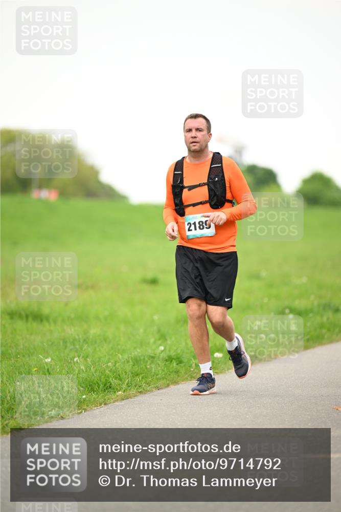 10.05.2026 - 8. Wedeler Halbmarathon Dr. Thomas Lammeyer http://msf.ph/oto/9714792 10.05.2026 12:23:32 Laufen 2189 meine-sportfotos.de