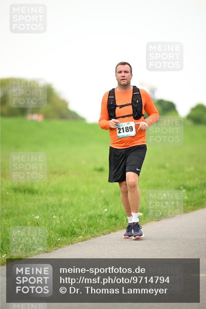 10.05.2026 - 8. Wedeler Halbmarathon Dr. Thomas Lammeyer http://msf.ph/oto/9714794 10.05.2026 12:23:32 Laufen 2189 meine-sportfotos.de